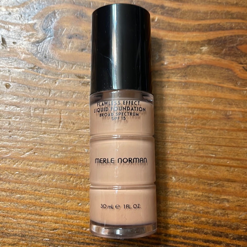 Merle Norman FLAWLESS EFFECT LIQUID FOUNDATION BROAD SPECTRUM SPF 15 ML34
